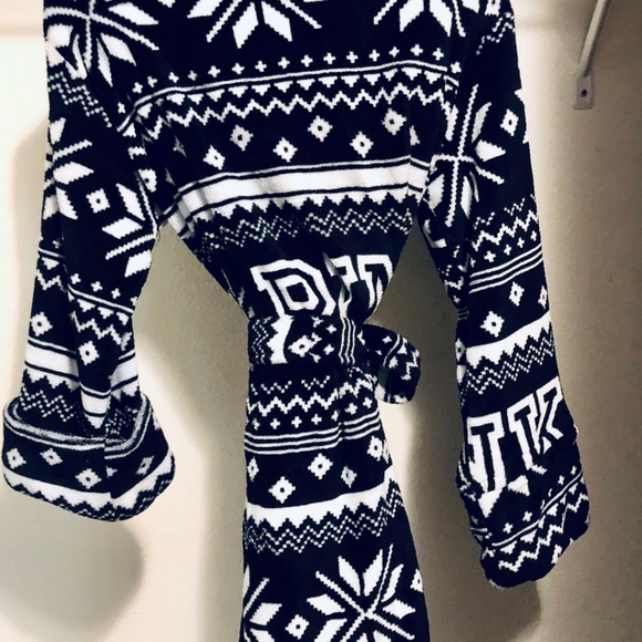 Pink Christmas robe - Picture 2 of 2